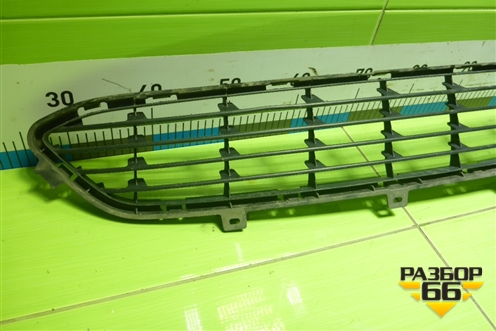 Решетка в передний бампер центральная (до 2014г) (622561LA0B) для Infiniti Infiniti QX56/QX80 (Z62) с 2010г (Ку икс56/80)