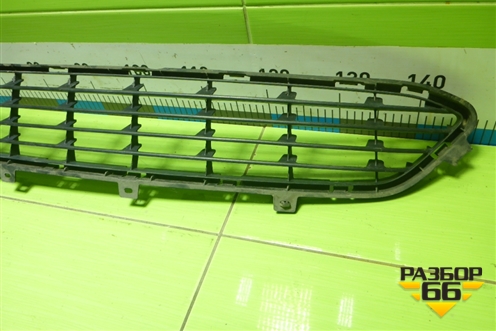 Решетка в передний бампер центральная (до 2014г) (622561LA0B) для Infiniti Infiniti QX56/QX80 (Z62) с 2010г (Ку икс56/80)