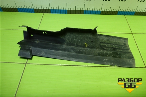 Дефлектор радиатора правый (8200158143) для Renault Megane 2 с 2002-2009г (Меган)