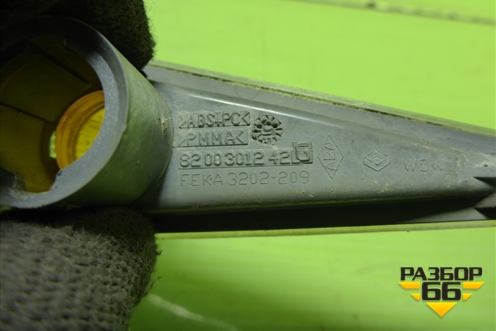 Повторитель на крыло правый (8200301242) для Renault Megane 2 с 2002-2009г (Меган)