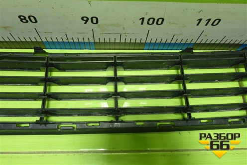 Решетка в передний бампер центральная (96815198777) для Citroen Berlingo с 2008г (Берлинго 2)