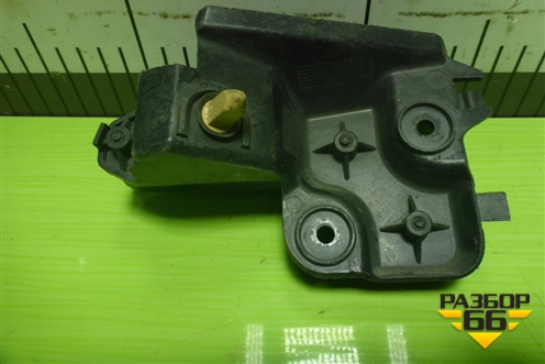 Кронштейн заднего бампера левый для Audi A6 (C6) с 2004-2011г (А6)