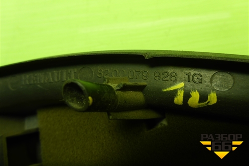 Накладка двери передней левой уголок (8200079928) для Renault Megane 2 с 2002-2009г (Меган)