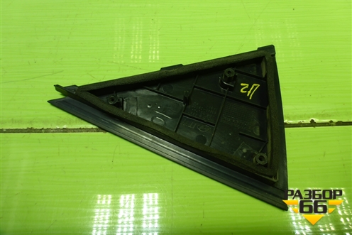 Накладка двери задней правой уголок (838402S000) для Hyundai ix 35 с 2010г (Ай икс 35)