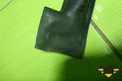 Уплотнитель двери задней левой (в проём крыла) (760839761B) для Volkswagen Touareg с 2018г (Туарег)