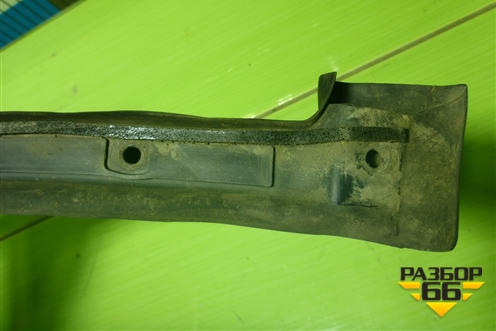 Уплотнитель двери задней левой (в проём крыла) (760839761B) для Volkswagen Touareg с 2018г (Туарег)