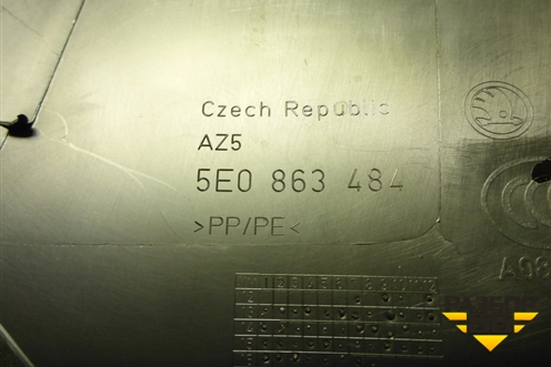 Накладка порога внутренняя переднего правого (5E0863484) для Skoda Octavia (A7) с 2013г (Октавия)