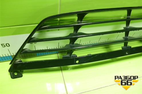 Решетка в передний бампер центральная (865502Y000) для Hyundai ix 35 с 2010г (Ай икс 35)