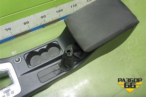 Подлокотник (5E1863241) для Skoda Octavia (A7) с 2013г (Октавия)