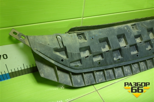 Пыльник переднего бампера центральный (5E0807611) для Skoda Octavia (A7) с 2013г (Октавия)