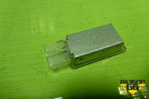 Плафон салонный (6L0947415A) для Skoda Octavia (A7) с 2013г (Октавия)