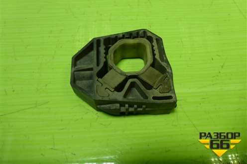 Кронштейн радиатора (1K0121367) для Skoda Octavia (A7) с 2013г (Октавия)