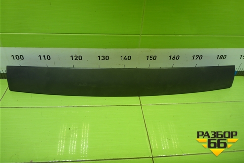 Обшивка двери багажника (верхняя часть) (7L6867685) для Volkswagen Touareg c 2002-2010г (Туарег)