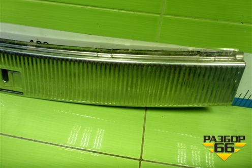 Обшивка багажника на заднюю панель (7L6863459E) для Volkswagen Touareg c 2002-2010г (Туарег)