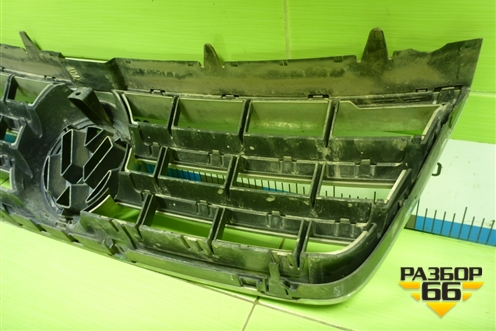 Решетка радиатора (7L6853651A) для Volkswagen Touareg c 2002-2010г (Туарег)