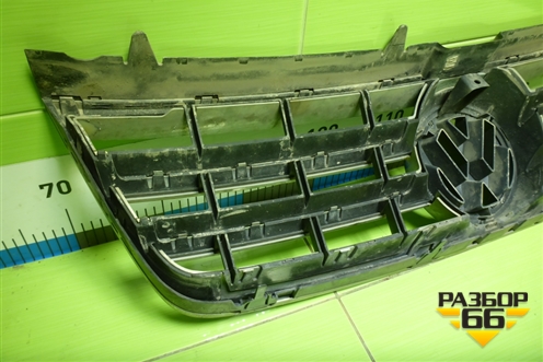 Решетка радиатора (7L6853651A) для Volkswagen Touareg c 2002-2010г (Туарег)
