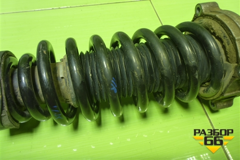 Амортизатор передний правый (7L6413032) для Volkswagen Touareg c 2002-2010г (Туарег)