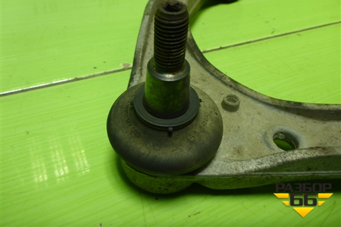 Рычаг передний правый верхний (7L0407047B) для Volkswagen Touareg c 2002-2010г (Туарег)