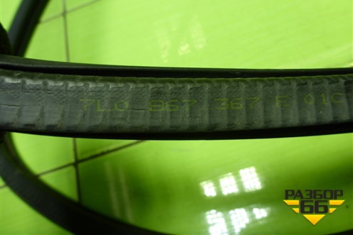 Уплотнитель двери задней правой (7L0867367F) для Volkswagen Touareg c 2002-2010г (Туарег)