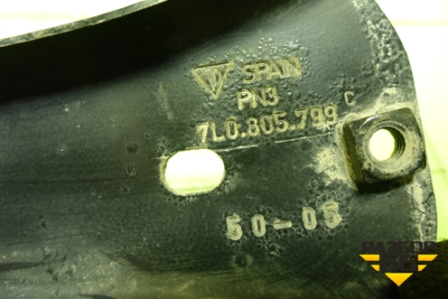 Кронштейн передней панели центральный (7L0805799D) для Volkswagen Touareg c 2002-2010г (Туарег)