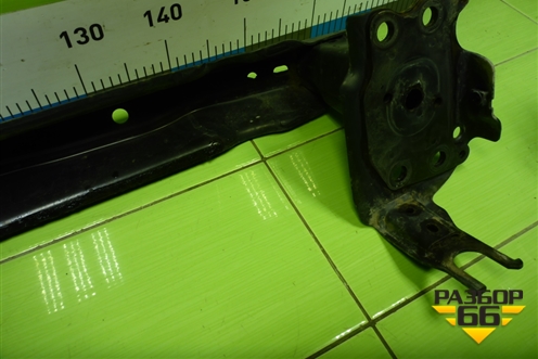 Усилитель переднего бампера (7L0807109E) для Volkswagen Touareg c 2002-2010г (Туарег)