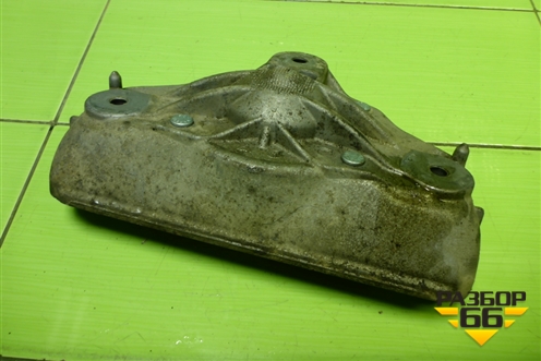 Кронштейн амортизатора переднего для Volkswagen Touareg c 2002-2010г (Туарег)