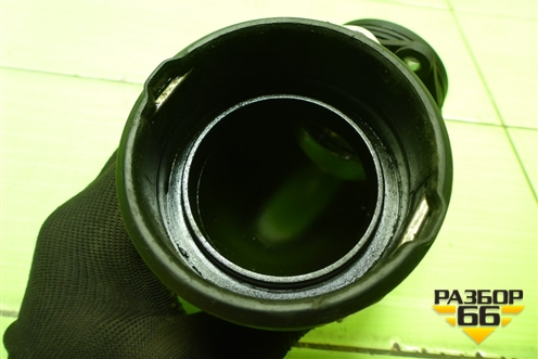 Патрубок интеркулера пластиковый для Volkswagen Touareg c 2002-2010г (Туарег)