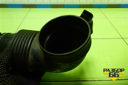 Патрубок воздушного фильтра (7L6129532) для Volkswagen Touareg c 2002-2010г (Туарег)