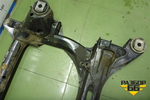 Подрамник передний АКПП (7L0499311C) для Volkswagen Touareg c 2002-2010г (Туарег)