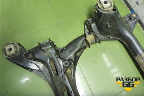 Подрамник передний АКПП (7L0499311C) для Volkswagen Touareg c 2002-2010г (Туарег)