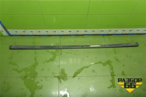 Молдинг крыши правый (7L6860182F) для Volkswagen Touareg c 2002-2010г (Туарег)