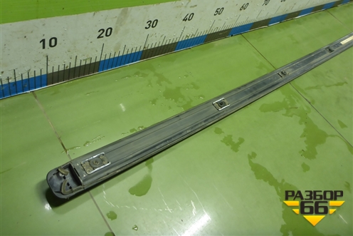 Молдинг крыши правый (7L6860182F) для Volkswagen Touareg c 2002-2010г (Туарег)