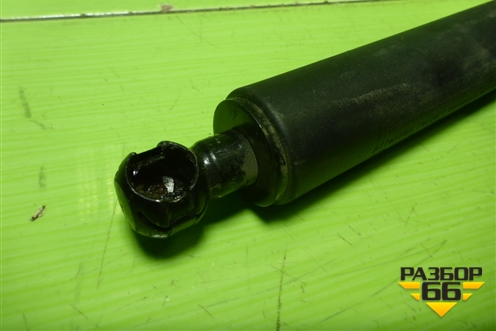 Амортизатор двери багажника для Volkswagen Touareg c 2002-2010г (Туарег)