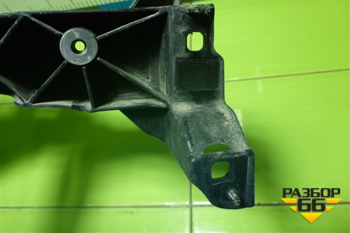 Кронштейн фары правой (4M0805608B) для Audi Q7 c 2015г (Ку 7)