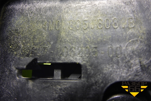 Кронштейн фары правой (4M0805608B) для Audi Q7 c 2015г (Ку 7)