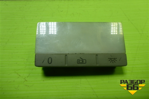 Плафон салонный боковой (7L6947291B) для Volkswagen Touareg c 2002-2010г (Туарег)