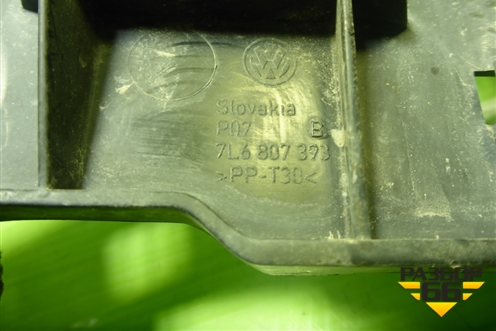 Кронштейн заднего бампера левый (7L6807393B) для Volkswagen Touareg c 2002-2010г (Туарег)