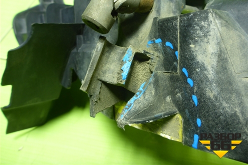 Кронштейн фары левой (7L0863483F) для Volkswagen Touareg c 2002-2010г (Туарег)