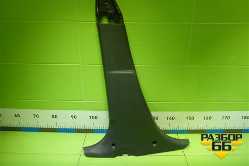 Обшивка стойки центральная нижняя левая (8200823418) для Nissan Terrano с 2014г (Терано)