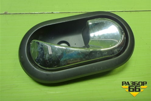 Ручка внутренняя двери передней правой (8200733847) для Nissan Terrano с 2014г (Терано)