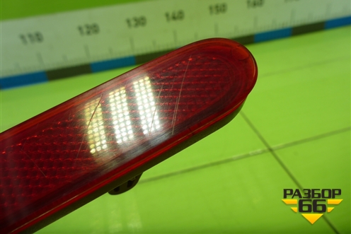 Отражатель в задний бампер левый для Volkswagen Touareg c 2002-2010г (Туарег)