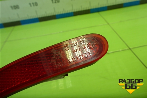 Отражатель в задний бампер правый (7L6945106A) для Volkswagen Touareg c 2002-2010г (Туарег)