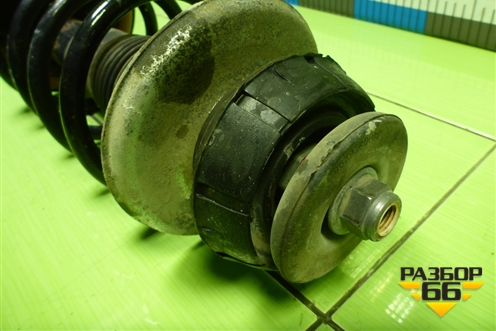 Амортизатор передний левый (8200813791) для Nissan Terrano с 2014г (Терано)