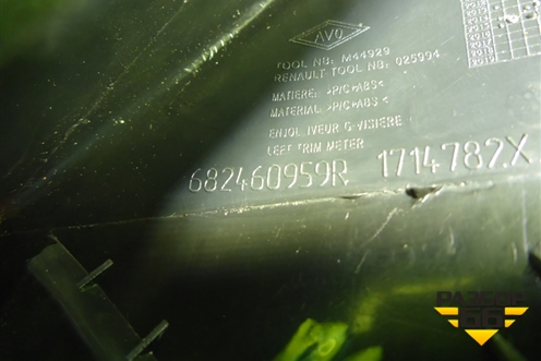 Накладка на торпедо (левая) (682460959R) для Nissan Terrano с 2014г (Терано)