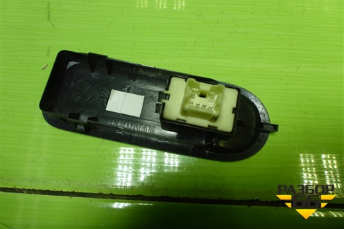 Кнопка стеклоподъёмника передняя правая для Nissan Terrano с 2014г (Терано)