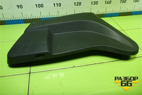 Накладка внутренняя (на переднее правое сиденье) (1833755X) для Nissan Terrano с 2014г (Терано)