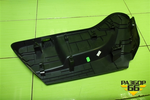 Накладка внутренняя (на переднее правое сиденье) (1833755X) для Nissan Terrano с 2014г (Терано)