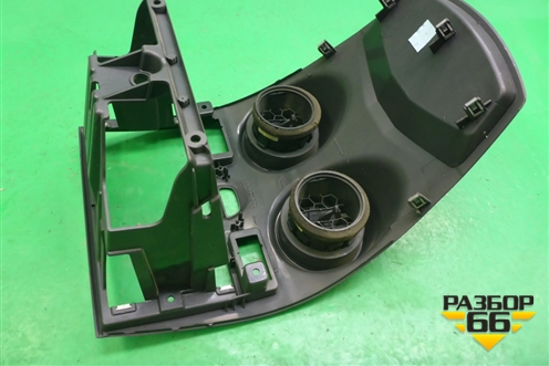 Дефлектор воздушный центральный (VP6S6XA046B04AK) для Ford Fiesta с 2001-2008г (Фиеста 5)