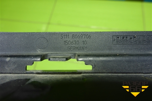 Решетка в передний бампер центральная (51118069706) для BMW 6-серия GT G32 с 2017г