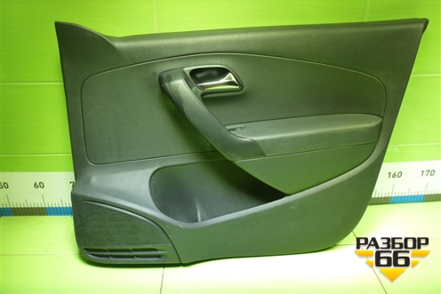 Обшивка двери передней правой под электрику (6RU867012) для Volkswagen Polo (седан) с 2010г (Поло)